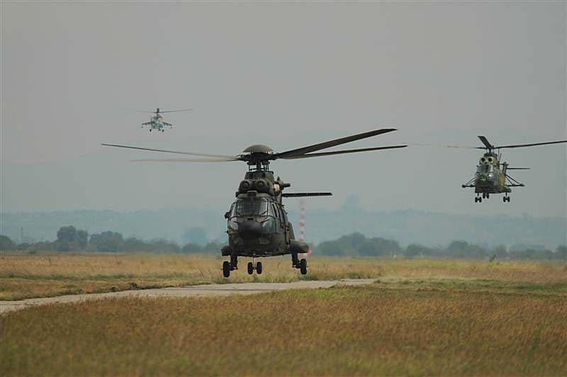 PIC 15.JPG - .. into the landing zone